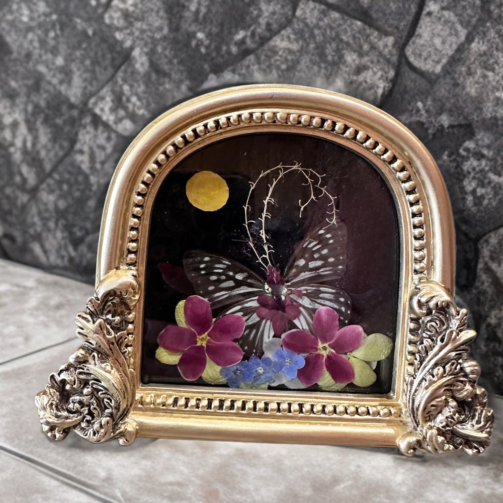 Elegant Gold Real Butterfly Real pressed florals Frame